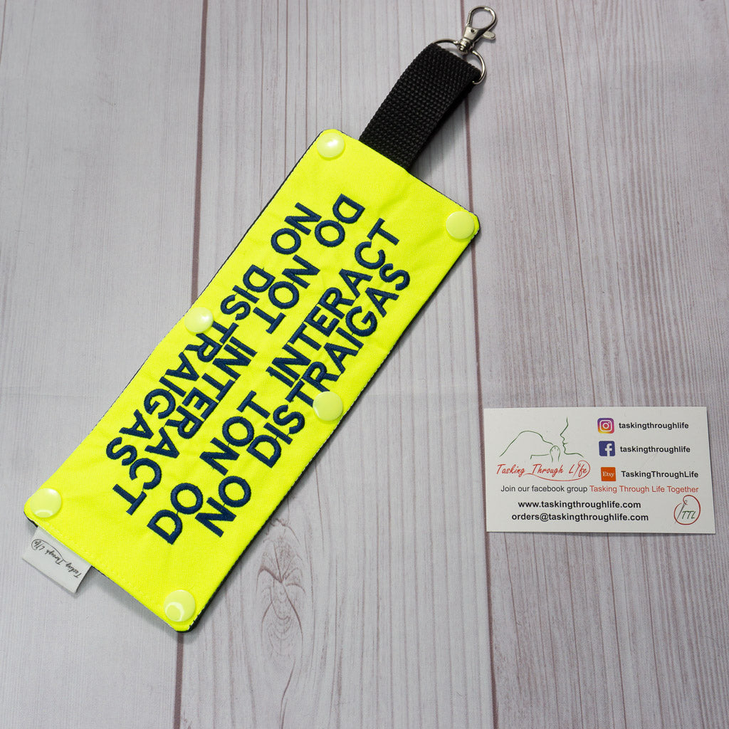 DO NOT INTERACT NO DISTRAIGAS with strap - R58